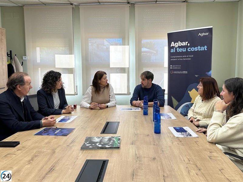 Santa Eulàlia de Ronçana y Agbar firman acuerdo para apoyo a familias en riesgo.