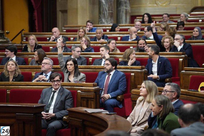 El PSC lidera la encuesta para las elecciones catalanas, seguido por ERC, mientras Junts y AC se disputan el tercer puesto.