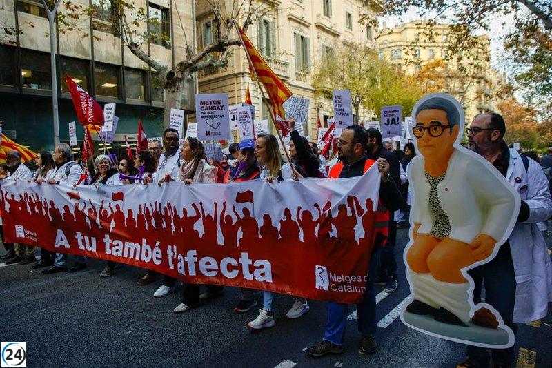 Salud reporta un 6,5% de apoyo a la huelga médica en Catalunya, mientras que los convocantes la estiman en un 45%.