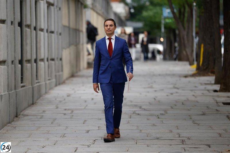 Lobato (PSOE) critica la rigidez de un sistema de partidos que castiga la disidencia.