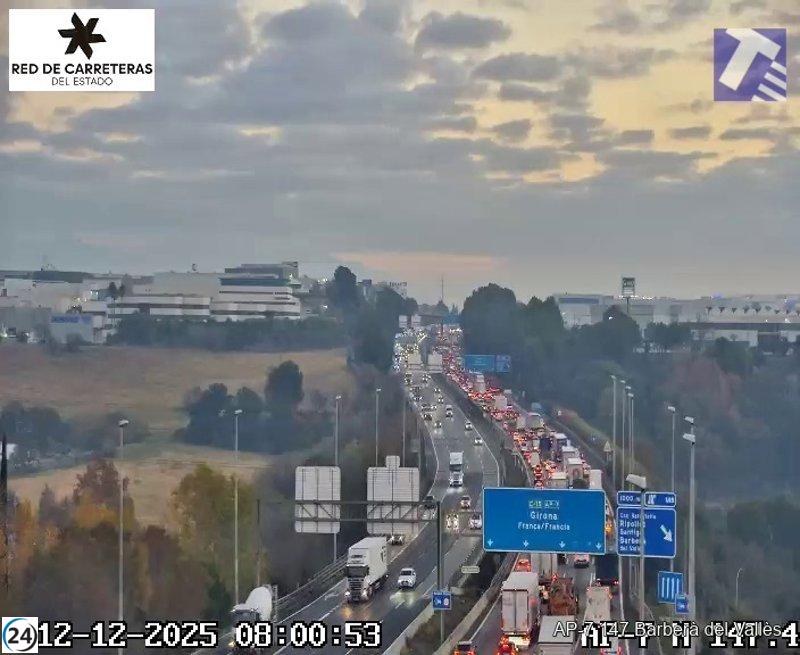 Accidente en la AP-7 provoca corte de dos carriles entre Barberà y Santa Perpètua.