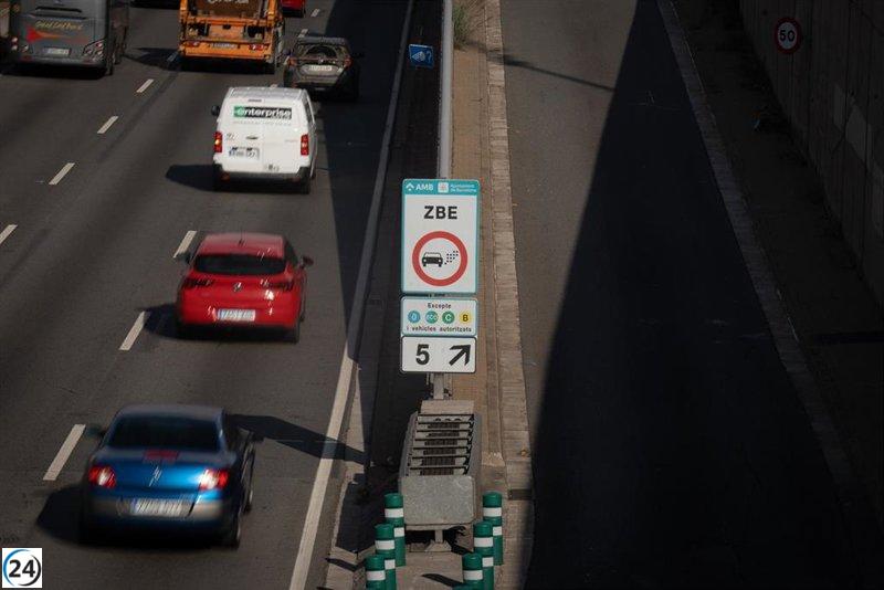 ERC y Comuns critican al Govern por fallos en las ZBE municipales y demandan indemnizaciones.