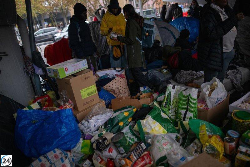 Vecinos de Badalona se oponen a la acogida de desalojados en una parroquia.