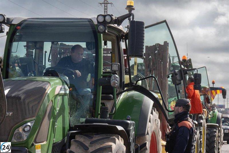 Agricultores en Cataluña protestan con tractores por regulación de la caza.
