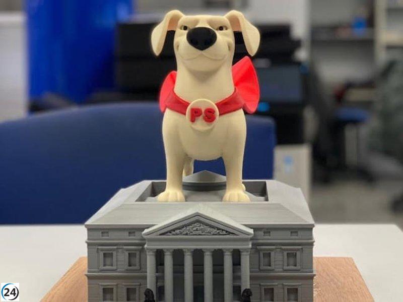 Subasta de objetos por 'Cap Nen Sense Joguina' de SER Catalunya para apoyar a Gaza.