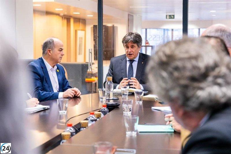 Puigdemont convoca a líderes de Junts mientras espera su regreso y discute nueva financiación.