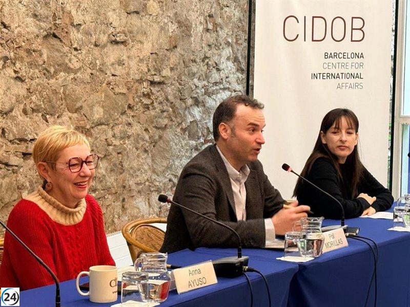 Morillas (Cidob) califica la estrategia de Trump para conservar su poder como irrealista.