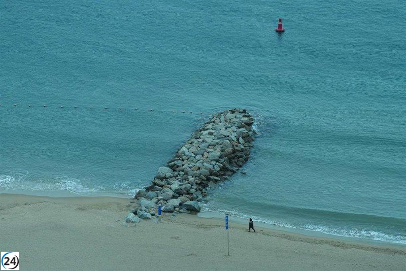 Barcelona declara alerta por condiciones adversas en el mar.