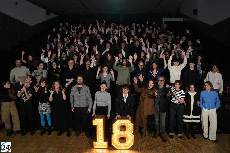 Premis Gaudí: Nominados se unen en Barcelona para la icónica foto familiar.