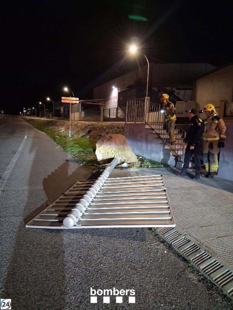 El viento en Catalunya genera 378 emergencias al 112 desde la medianoche del sábado.