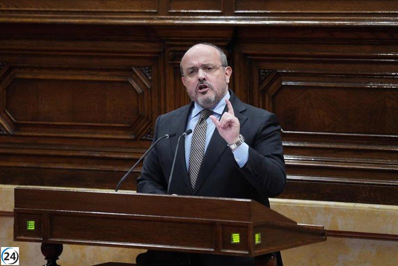 Alejandro Fernández (PP) afirma que la regularización de migrantes por parte de Sánchez impulsa la xenofobia.