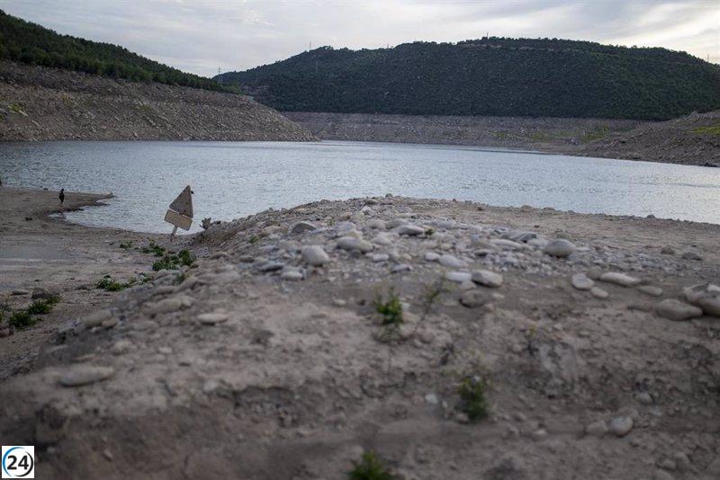 Canal de Segarra-Garrigues (Lleida) cierra suministro de agua por sequía hasta martes.