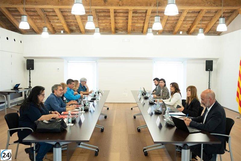 La empresa de oposiciones critica a la Generalitat por errores en el proceso.