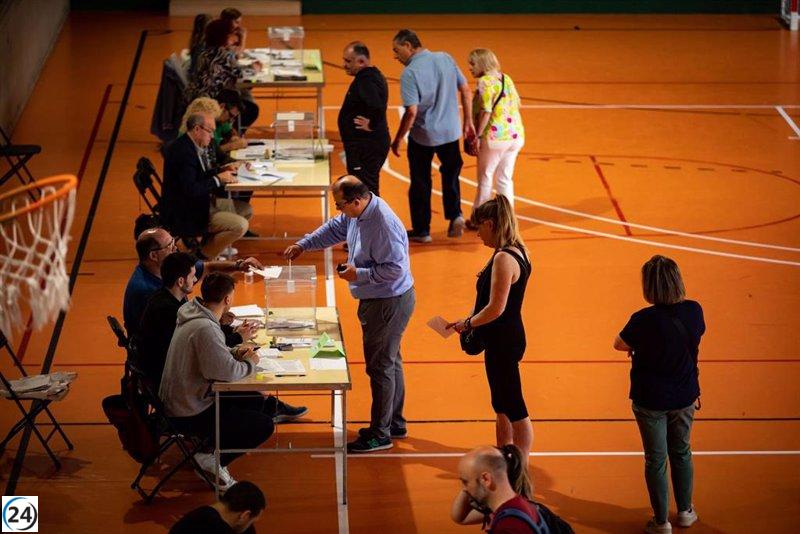 'Una baja participación en elecciones municipales de Cataluña, sólo 32,3% de votantes hasta las 14 horas'.