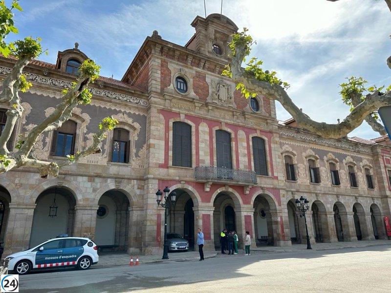 El Parlament convoca a Rajoy y De Santamaría en comisión sobre Pegasus.