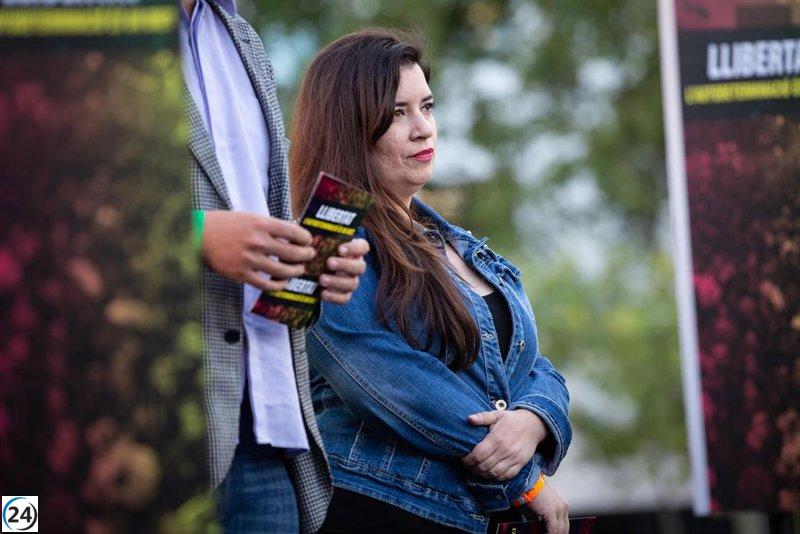 Tamara Carrasco exige compensación estatal por su encierro en Viladecans, Barcelona.