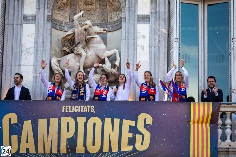 FC Barcelona Femenino recibe Medalla de Honor del Parlament en categoría de oro.