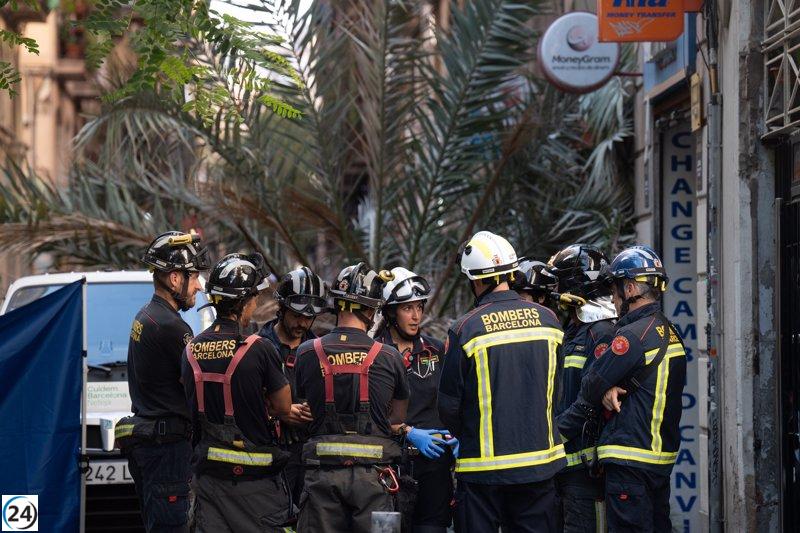 Trágica muerte de una mujer al ser impactada por una palmera en el Raval de Barcelona.