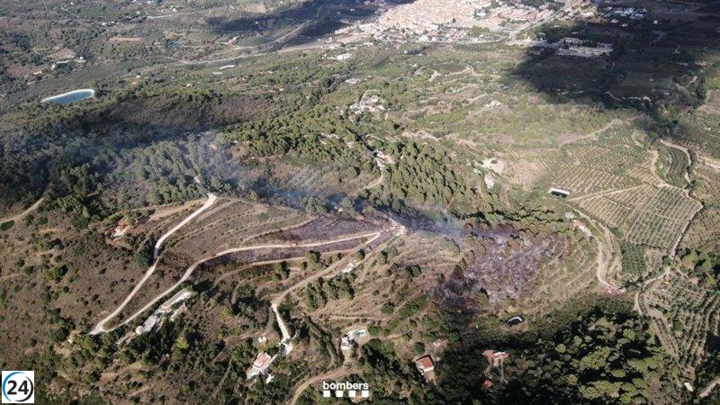 Controlado incendio forestal en Selva del Camp (Tarragona) comenzado el jueves.