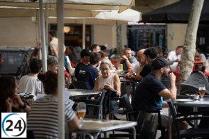 Barcelona considera eliminar el descuento en tarifas para terrazas y aumentar el coste de los cruceros de corta duración.