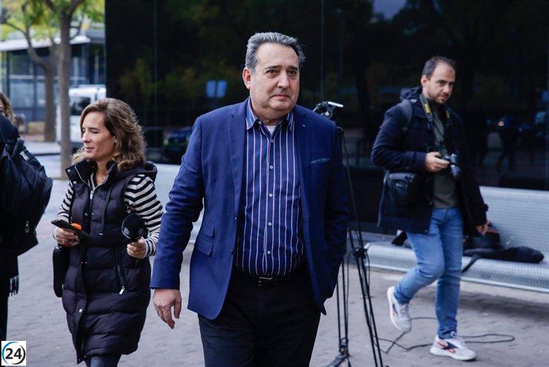 Alcalde socialista Manuel Bustos se presenta en juicio por caso Mercurio en Sabadell