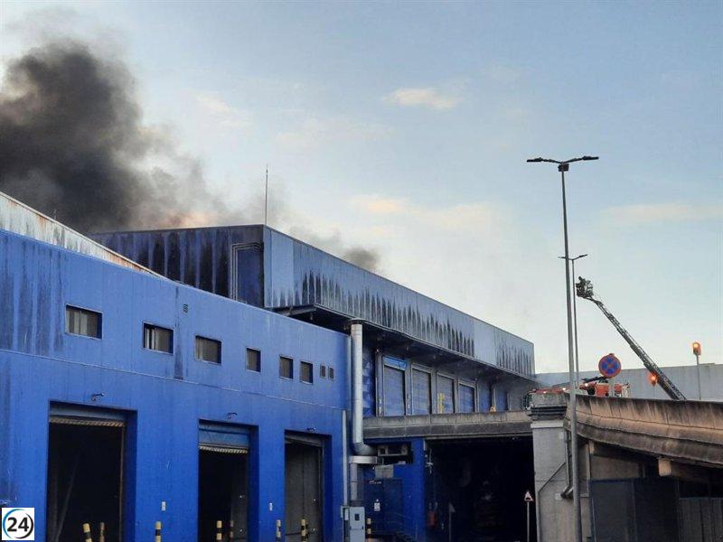 Incendio de la Zona Franca de Barcelona controlado sin víctimas ni heridos