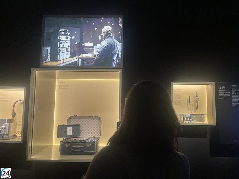 Exposición en CaixaForum de Barcelona analiza la simbiosis entre cine y espionaje