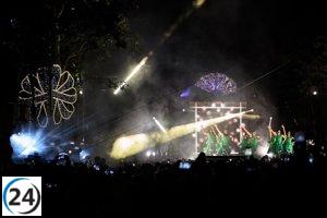 Barcelona brilla con un espectáculo circense y de danza al encender las luces navideñas en el paseo de Gràcia.