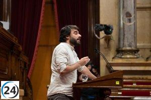 Un grupo de unos 150 militantes de Podem muestra apoyo a los 13 expulsados que renunciaron, firmando un manifiesto.