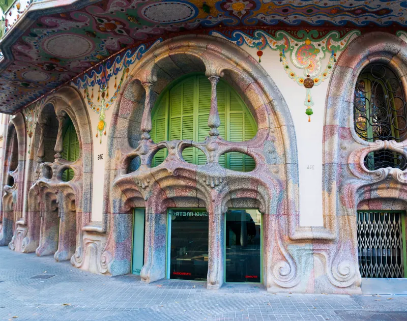 La arquitectura modernista de Barcelona: Descubre sus impresionantes edificios históricos