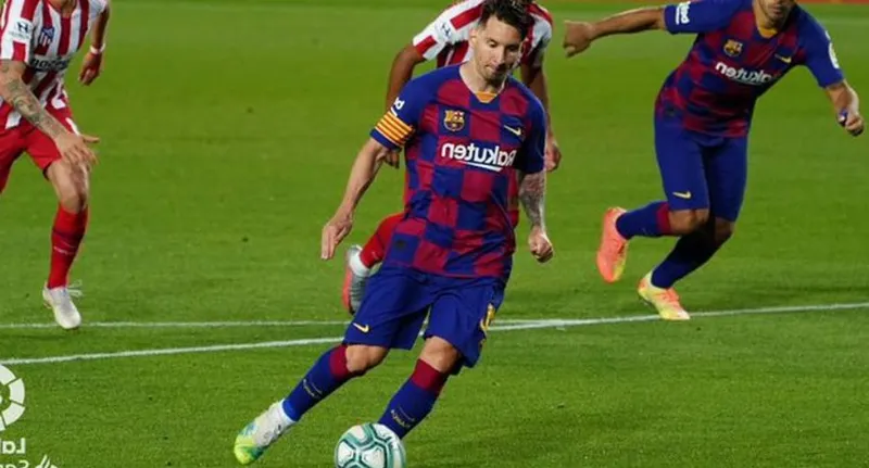 Messi marca su gol 700 en el empate del Barcelona contra el Atlético de Madrid